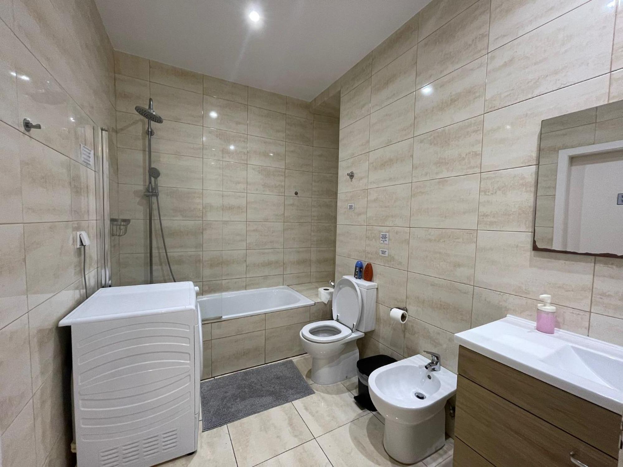 Embassy Arriaga Private Elegance Rooms In Stylish Shared Apartment Lisboa Ngoại thất bức ảnh